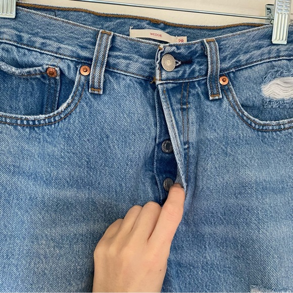 Levi's Premium High Rise Wedgie Denim Jean Size 28 . Like new - Picture 10 of 15